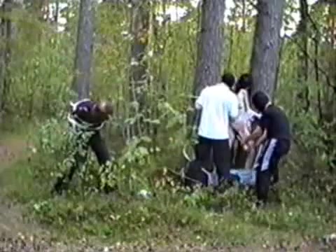 Извращенцы насилуют связанную туристку в лесу